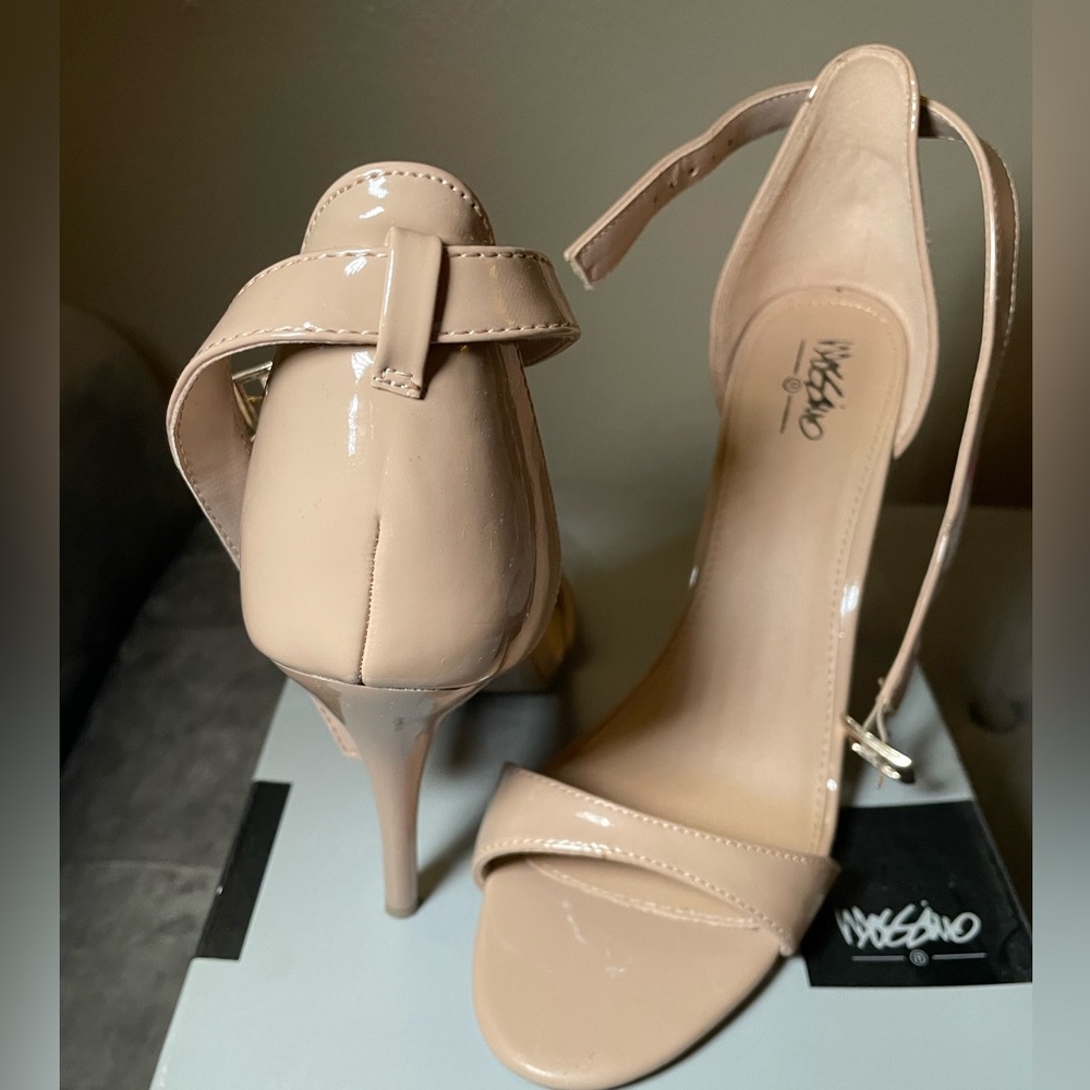 Mossimo Tan Heels with Bow Detail
